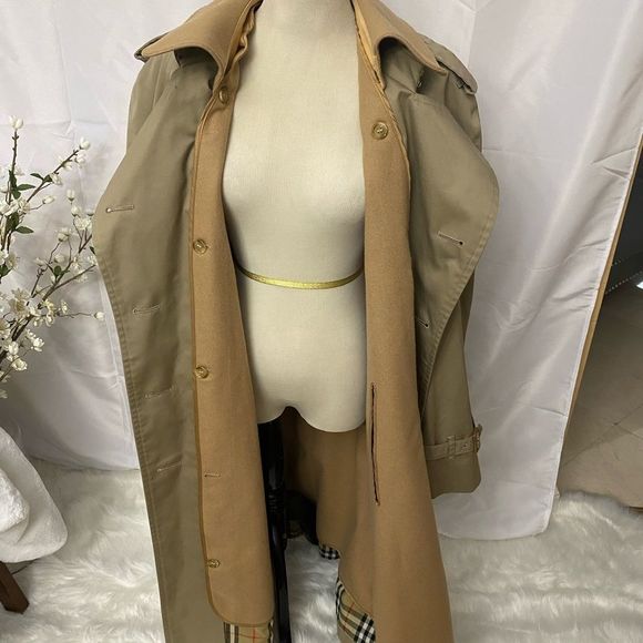 Burberrys London Vintage Camel Tan Trench
Coat Tan Wool Liner - Picture 10 of 15